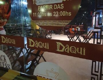 Bar que promoveu show de brega em shopping é interditado