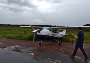 Avião faz pouso forçado na BR-156 no Amapá