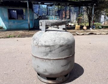 Fogo destrói casa onde família morava desde 1980