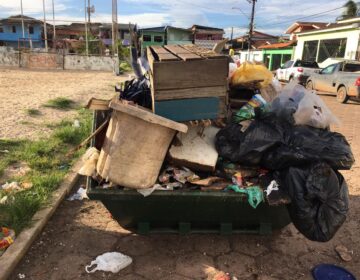 Uso incorreto de contêineres de lixo causa transtornos em Macapá