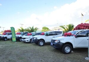 Lucas entrega carros e equipamentos para prefeitura de Laranjal do Jari