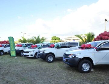 Lucas entrega carros e equipamentos para prefeitura de Laranjal do Jari