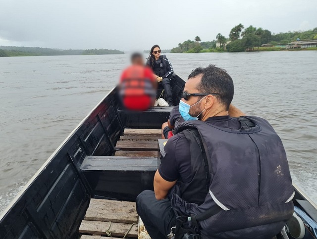Polícia flagra transporte de cocaína pura pelo Rio Oiapoque