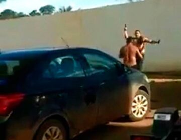 Policial filmado agredindo esposa é condenado por tiro em taxista