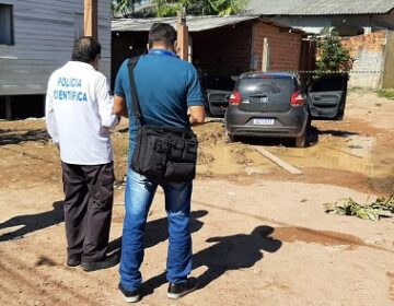 Suspeito é ferido e outro é apreendido após assaltarem família