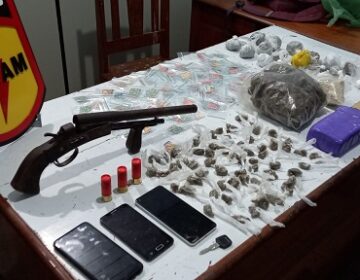 Bope vai atrás de assaltantes e encontra depósito de arma e drogas