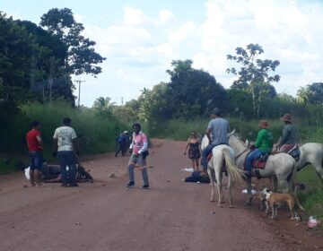 Casal morre em colisão frontal entre moto e caminhonete