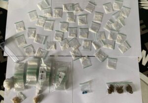 Homem em liberdade provisória vendia cocaína, ecstasy, maconha e crack, diz polícia