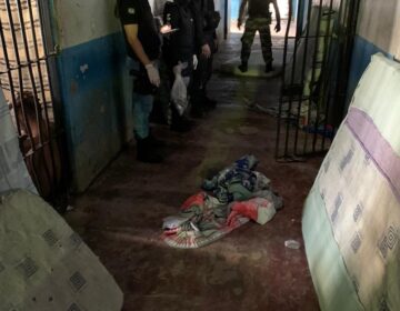 Investigação de homicídio leva polícia até celulares e drogas na penitenciária