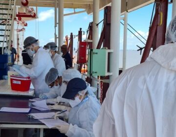 Tripulação filipina não está vacinada; testes confirmam 8 infectados