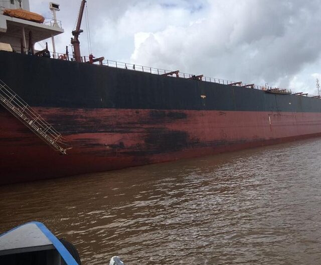 Navio com tripulação filipina contaminada está ancorado no Amapá; 1 tripulante morreu