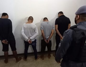 Bando formado por jovens é preso após assalto com carro de aplicativo