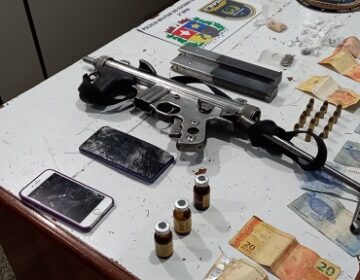 Após perseguição policial, dupla é presa com armamento da 2ª Guerra Mundial