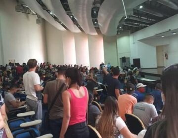 Após grandes filas de jovens, GEA e PMM farão 12 horas de vacinação