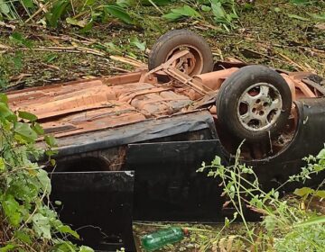 Após capotar, carro despenca de ribanceira e pastor morre