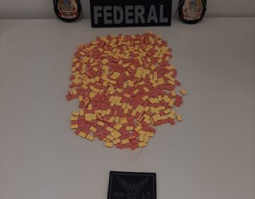 Homem é preso ao receber encomenda com 500 comprimidos de ecstasy