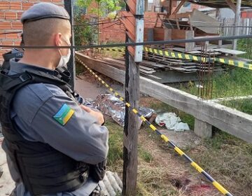 Ataque de facção mata foragido e deixa filha e neto dele feridos