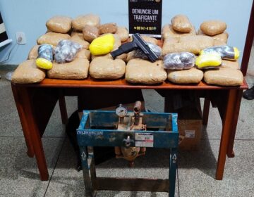 Polícia acha 30 kg e máquina de prensar drogas em esconderijo de traficantes