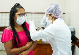 Vacinação chega para adolescentes de 14 anos em Macapá