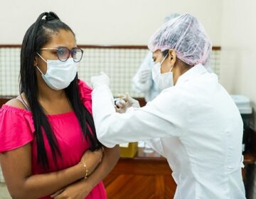 Antes da folia, ‘caia’ na vacina; veja locais de imunização deste sábado