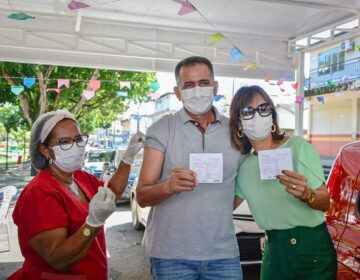 Covid-19: Waldez completa ciclo vacinal e chama amapaenses para 2ª dose