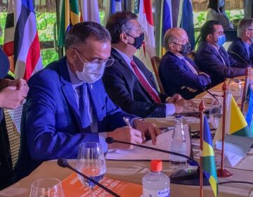 Amapá adere a acordos de bioeconomia e combate ao desmatamento