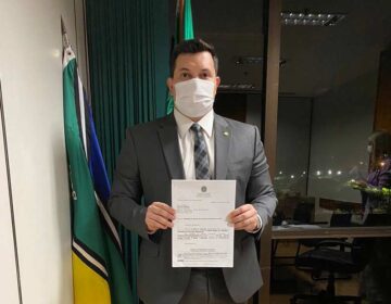 Acácio pede a suspensão do Enade