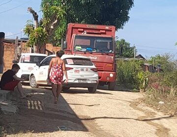 Menina de 1 ano morre após ser atropelada por caminhão