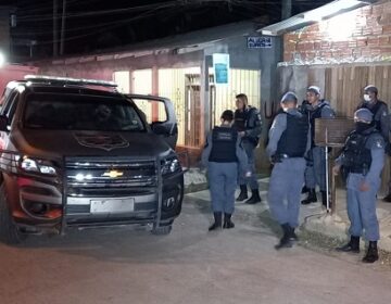 Detento em prisão domiciliar morre após amedrontar moradores e confrontar a PM