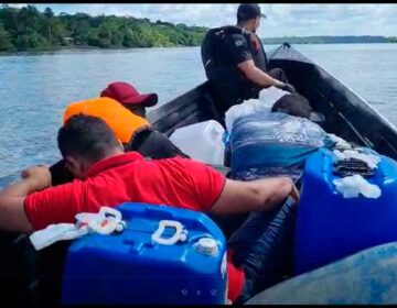 Coiotes atiram passageiros na água para escapar da polícia