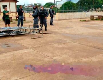 Durante temporal, idosa morre ao ser atingida por painel de publicidade