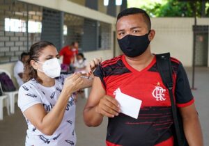Líder de novos casos, Macapá oferece pacote vacinal contra covid e gripe