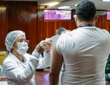 Politizando: Possível nova onda de covid-19 atinge políticos em cheio
