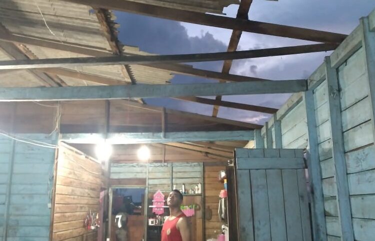 Ventania deixou danos para 300 famílias em Vitória do Jari