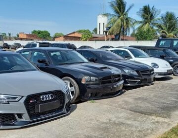 Carros de luxo apreendidos pela PF são devolvidos a empresário