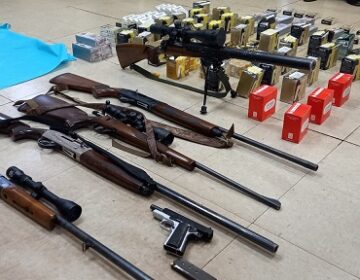 PF fecha operação com R$ 100 mil, armas, carros de luxo e 1 foragido
