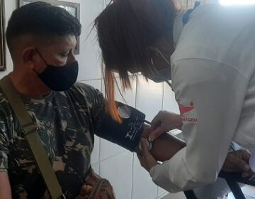 “A gente vive menos que as mulheres por isso”, diz homem sobre preconceito