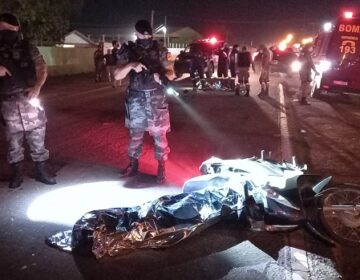 Dupla em moto roubada morre ao trocar tiros com o Bope