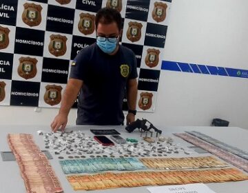 Casal utilizava arma e drogas na frente dos filhos de 2 e 6 anos