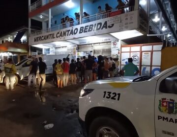 Atiradores encapuzados executam comerciante na frente de vários clientes