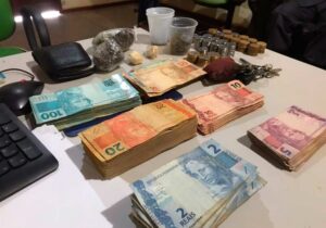 Comerciante acusado de estupro é preso com dinheiro e drogas