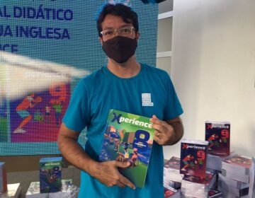 “O aluno vai se identificar”, diz professor sobre livros de inglês com textos regionais