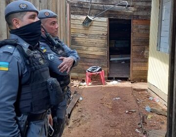 Ex-detento aponta arma, mas policiais são mais rápidos