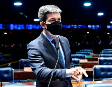Senado avalia projeto que permite transposição de servidores do PDV