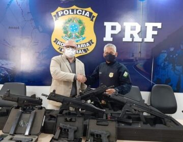 PRF dá submetralhadoras, pistolas e viatura à Polícia Civil