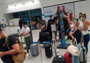 Em Macapá, 173 passageiros em conexão descobrem que só irão viajar daqui a 5 dias