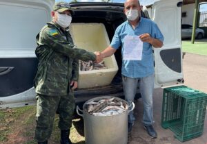 270 Kg de pescado ilegal são apreendidos pela PM e doados a instituições de caridade