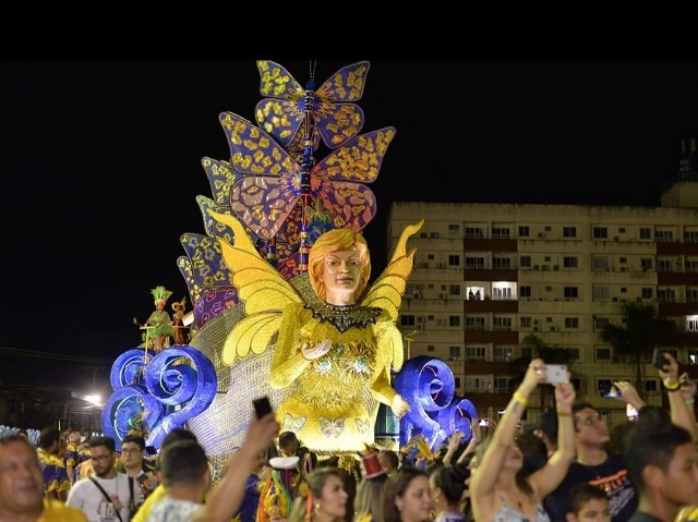 Desfile das escolas de samba é suspenso