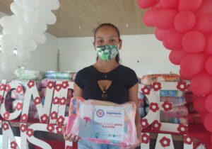 Meninas do Bailique ganham kits de absorventes íntimos