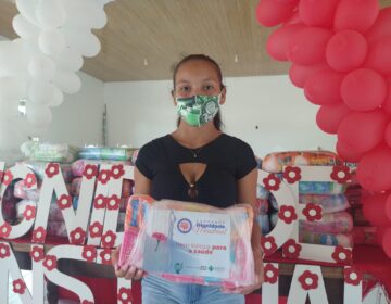 Meninas do Bailique ganham kits de absorventes íntimos